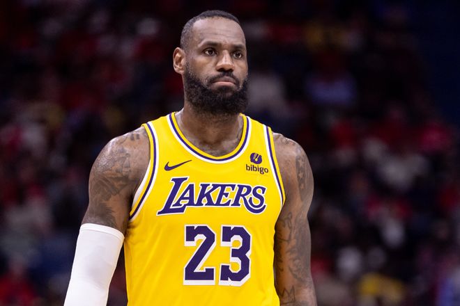 场上展开激 场上展开激